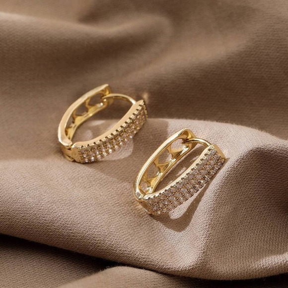 14k Gold Plated Huggie Hoops\ CZ Hoops - Picture 5 of 5